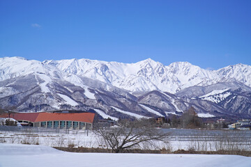 雪景色の白馬村と北アルプス © sunftaka77