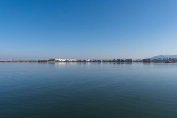 空も湖面も真っ青な琵琶湖　滋賀県大津市