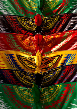 Kites on a matket java IndonesiaCerfs volants sur un march&eacute; de Java , Indonesie