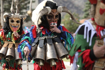 Obraz premium Zemen, Bulgaria - March 15, 2025: Masquerade festival Surva in Zemen, Bulgaria. People with mask called Kukeri dance and perform to scare the evil spirits.