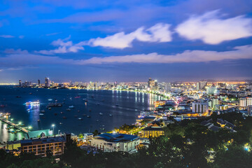 Fototapeta premium At night View of pattaya city beach at Pratumnak Viewpoint, Pattaya,Thailand