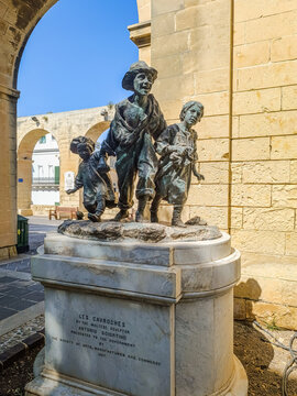 Valletta MALTA - August 3, 2025 - Replica of Les Gavroches sculpture in Upper Barrakka Gardens next to arcades