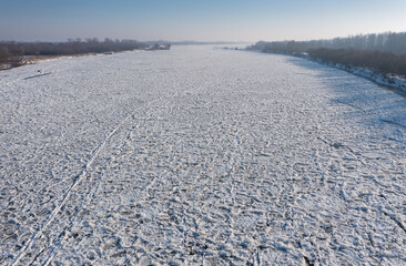 Zamarznięta Wisła z lotu ptaka © Dejan Gospodarek