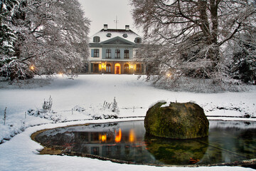 Schloss Ebenrain in Sissach, Winterszene, Schweiz, Basel-Landschaft, Allee, Lindenallee