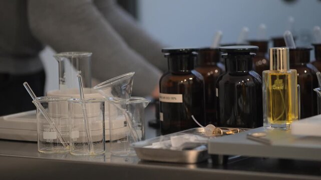 Perfume making process of dropping raw materials and blending into a flask