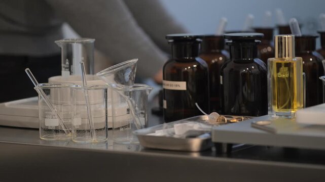Perfume making process of dropping raw materials and blending into a flask