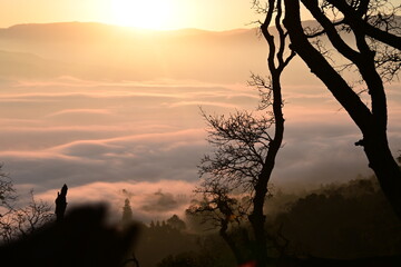 Naklejka premium beautiful landscape with fog and clouds over Pleasanton, California