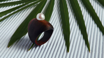 ring in wood and chinese pearl
