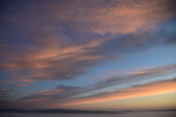 Fototapeta premium stunning view of a sunrise between fog ans sky