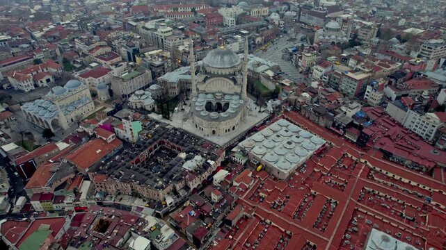 City view of the Grand Bazaar and the nearby Nuruosmaniye Mosque in Istanbul&rsquo;s historic peninsula, combining Ottoman trade heritage with baroque mosque architecture.