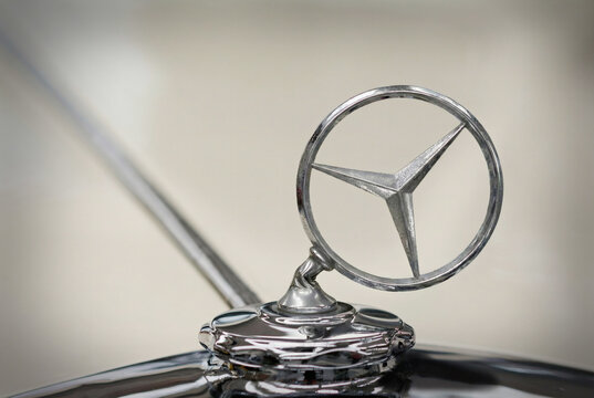 Der Mercedes-Stern sinkt