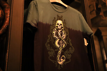 Naklejka premium Dark Arts T-Shirt from Borgin and Burkes Shop at Wizarding World of Harry Potter