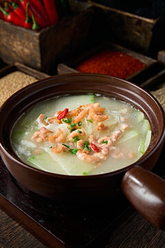 Clay pot dried shrimp and winter melon soup