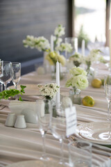 Fototapeta premium Fresh Yellow Floral Wedding Centerpiece with Grapes on Elegant Reception Table