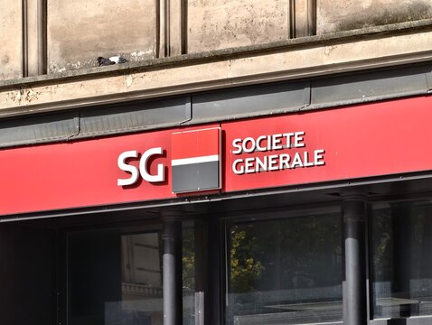 Paris,France-Oct.5th 2025: close up Soci&eacute;t&eacute; G&eacute;n&eacute;rale SG brand logo
