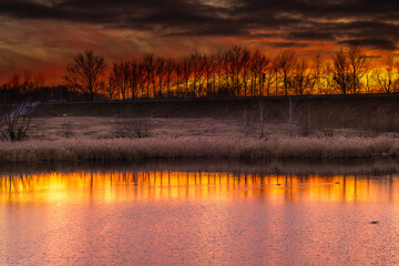 zachód słońca nad jeziorem © Stanisaw