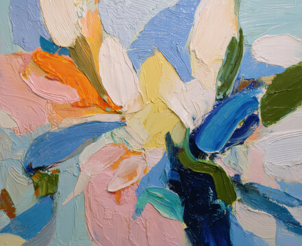 Una vibrante pintura al &oacute;leo floral abstracta que presenta una textura gruesa de esp&aacute;tula y trazos de color audaces y en capas en azul, rosa, amarillo y verde, que evocan energ&iacute;a, movimiento 