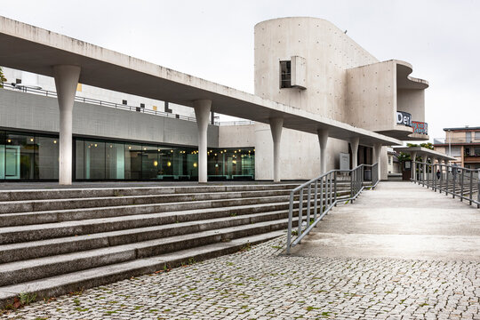 Staatstheater Darmstadt-Eingangsbereich mit barrierefreiem Zugang