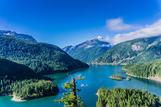 A beautiful mountain range with a lake in the middle