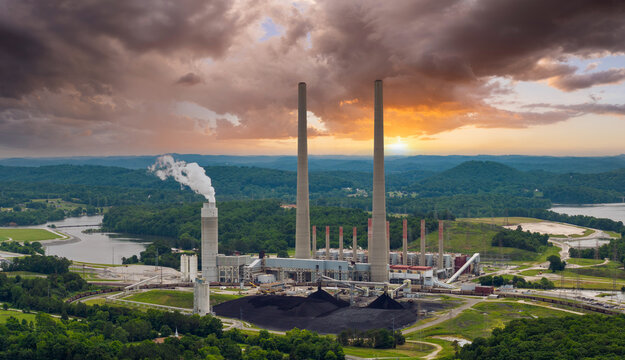 Large thermal Kingston power plant in Roane County near Kingston, Tennessee. Coal used as fossil fuel for electric energy production in American grid