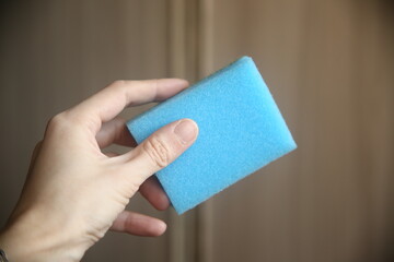 hand holding a sponge