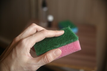 hands holding a sponge