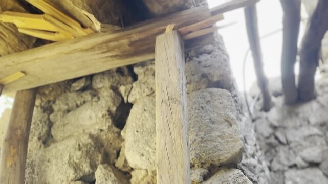 Explore the historic ruins of the house of Kulthum ibn al-Hadm in Medina. Featuring ancient stone walls and traditional log beam ceilings where Prophet Muhammad was hosted during the Hijrah to Quba.