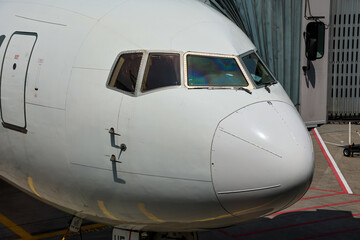 Das Cockpit eines Cargoflugzeuges.