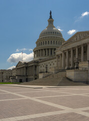 Obraz premium Washington DC Capitol building. Congress on Capitol Hill. American flag over Capitol. Historic USA architecture. United States government Capitol landmark. Senate and House in Washington.