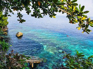 청록색 바다 풍경