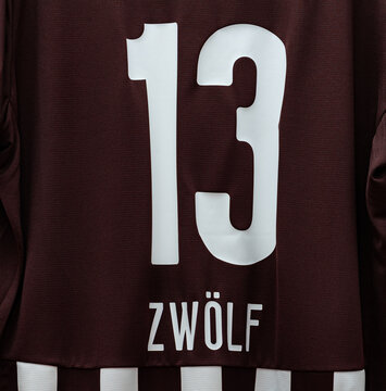 13 Zw&ouml;lf Trikot R&uuml;ckennummer