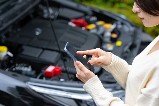車　トラブル　女性