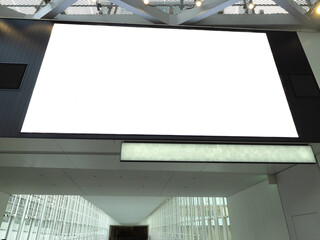 公共施設に設置された大型デジタルサイネージ　東京都