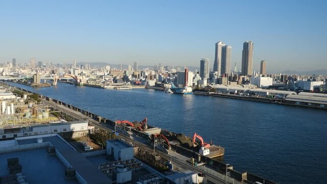 ベイエリアから見る大阪市内のビル群