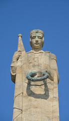 Obraz premium Statue Mutter Lettland mit ihren gefallenen Söhnen, Brüderfriedhof, Nationaldenkmal für die Gefallenen des Ersten Weltkriegs und des lettischen Unabhängigkeitskampfes, Riga, Lettland