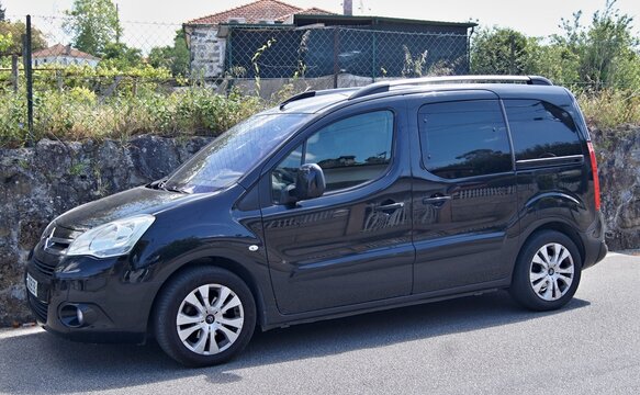 Black Citroen Berlingo car parked on street