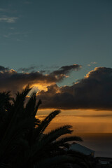 zachodniopomorskie∂ słońca na zachmurzonym niebie, Madera Portugalia © Kamil_k2p