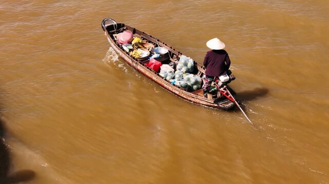 Vietnam vendor sailing on boat at cai rang floating market in the mekong delta, can tho, vietnam