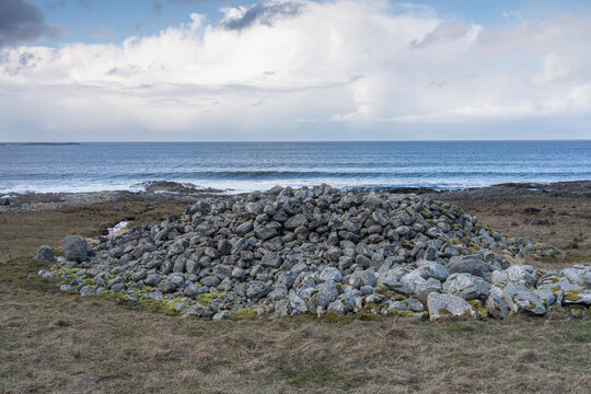 Viking Age grave at Fl&oslash; in Ulstein, Sunnm&oslash;re, Norway