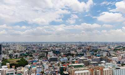 Fototapeta premium Panoramic view of Bangkok city skyline and urban landscape in Ratchada district under a bright blue sky, Thailand.
