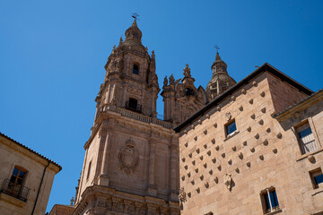 Fototapeta premium Historic building with intricate architectural details.