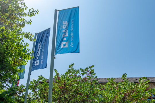BASF SE Chemiekonzern, Industrial Complex, multinational chemical business with flags flying, German chemical factory, European Industrial Site Branding, manufacturer Ludwigshafen, Germany