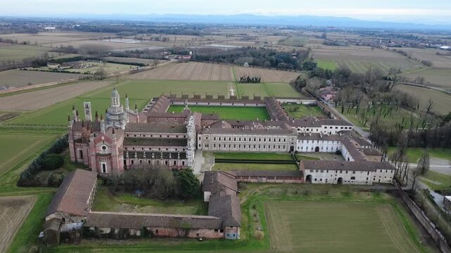 Certosa di Pavia dal drone - Lombardia - Italia -  Fondata da  parte di Gian Galeazzo Visconti nel 1396 .Il complesso fu infatti affidato a 24 monaci certosini.