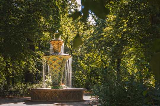 Springbrunnen im Park Gro&szlig;er Garten im Zentrum von Dresden