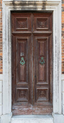 Antyczne drewniane drzwi w Wenecji, Włochy © Jarosław
