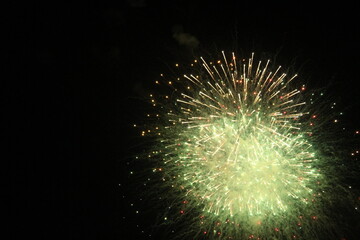 Fototapeta premium raining green sparks