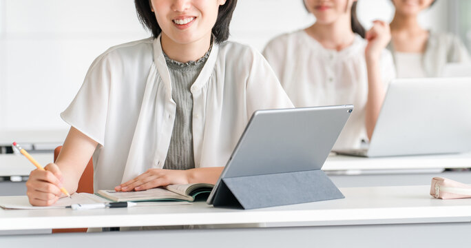 Elementary school children studying at cram schools, after-school programs, classes at school, and summer classes (education)