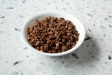 Fototapeta premium A view of a bowl of chocolate crispy rice cereal.
