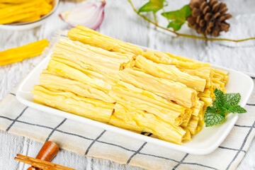 Dried Bean Curd and Bamboo Shoots with Handmade Segments