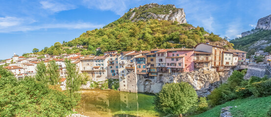 Les maisons suspendues de Pont-En-Royans, Dr&ocirc;me, France 